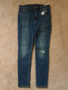 NWT Women’s Distressed Skinny Jeans - Dark Blue Size 4/27 Lucky brand